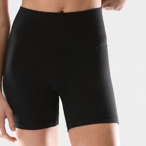 Aritzia Women's Black TNA Biker Shorts Size XS